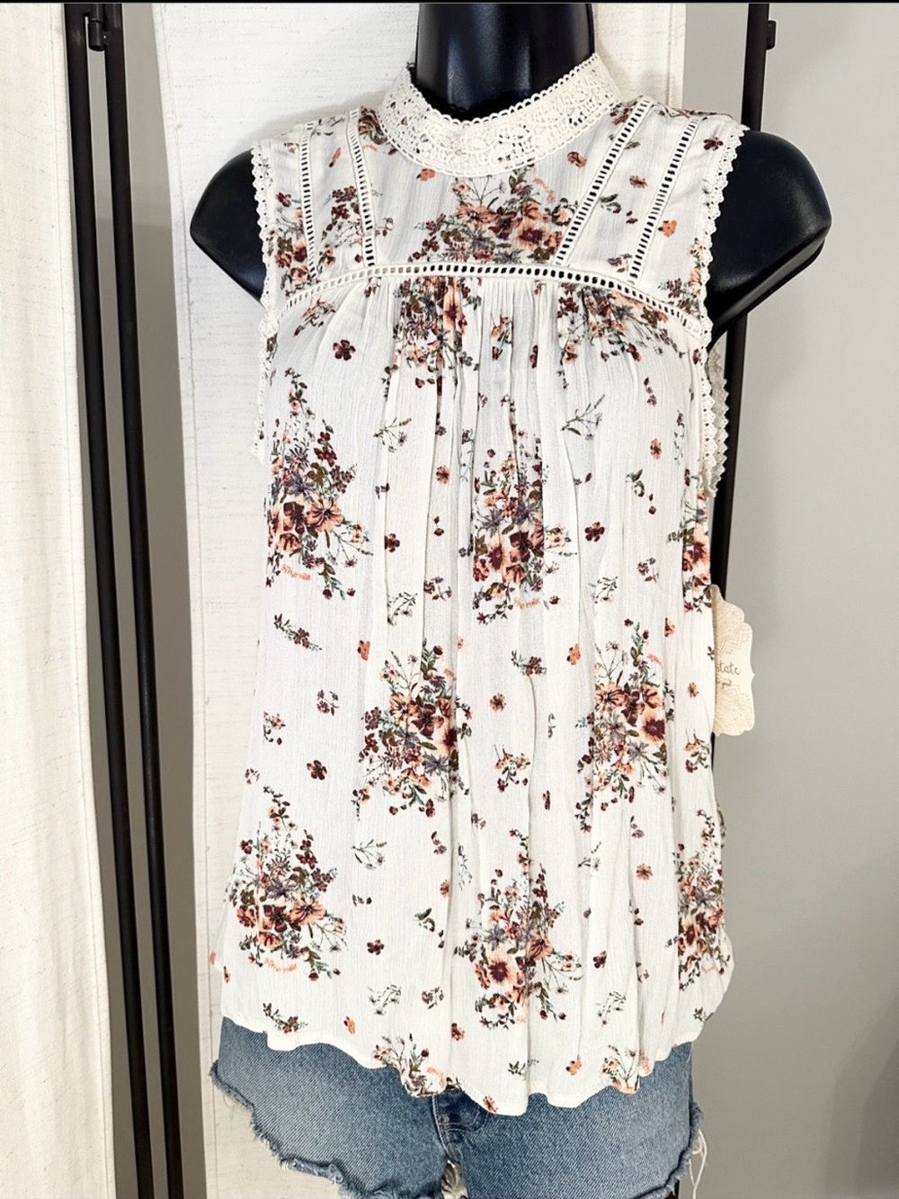Altar’d State Sleeveless Floral Print Cream Embroidered Trim Top M